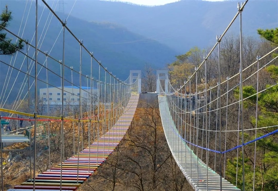 大连棠梨乐游谷悬崖秋千图片,大连棠梨乐游谷步步惊心