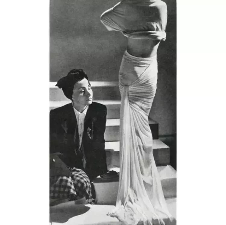 她守着时尚界一个大秘密，直到去世的20多年后才被世人知晓