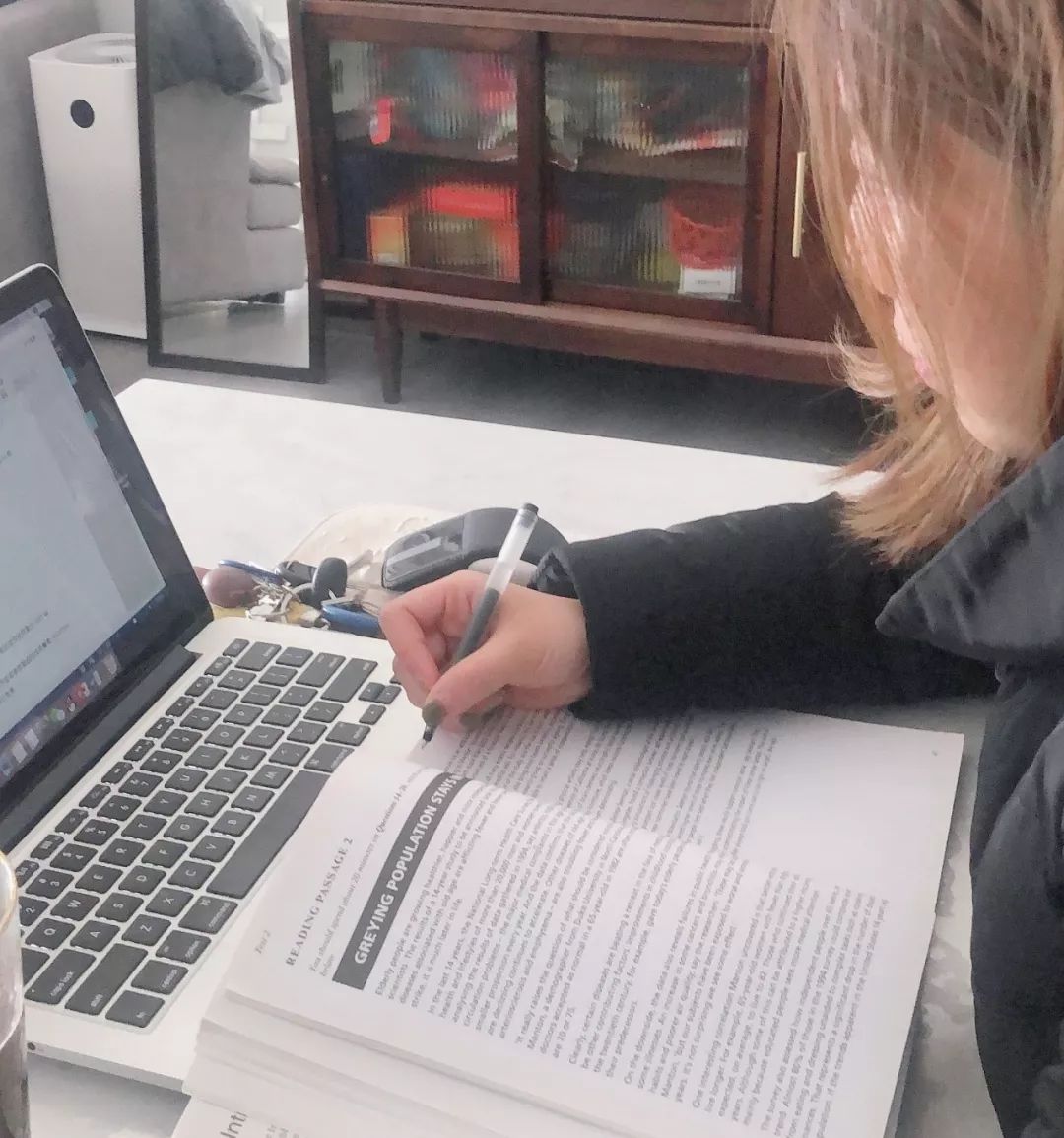 成实外国际部颜值主播全部上线，学生靠课堂表现“打赏”老师