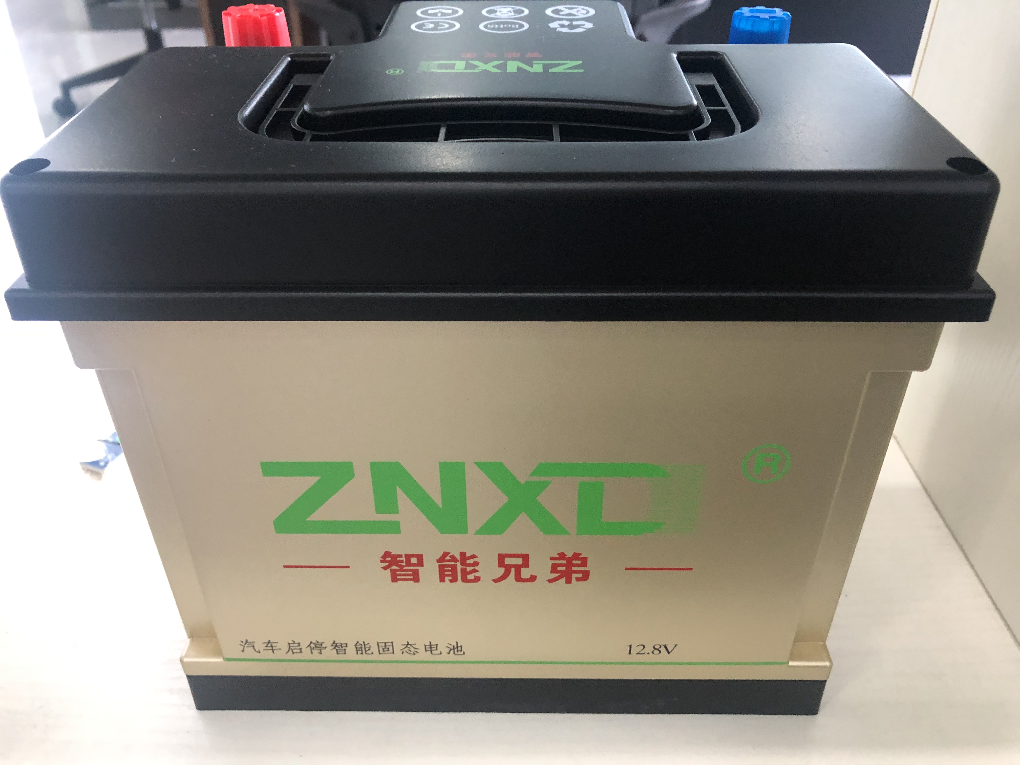 车子开了几年感觉大灯不亮了,汽车大灯不亮电瓶不耐用怎么回事