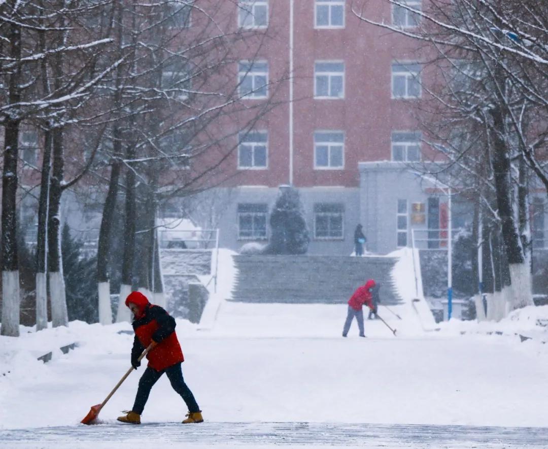 内工大初雪,大工山雪景