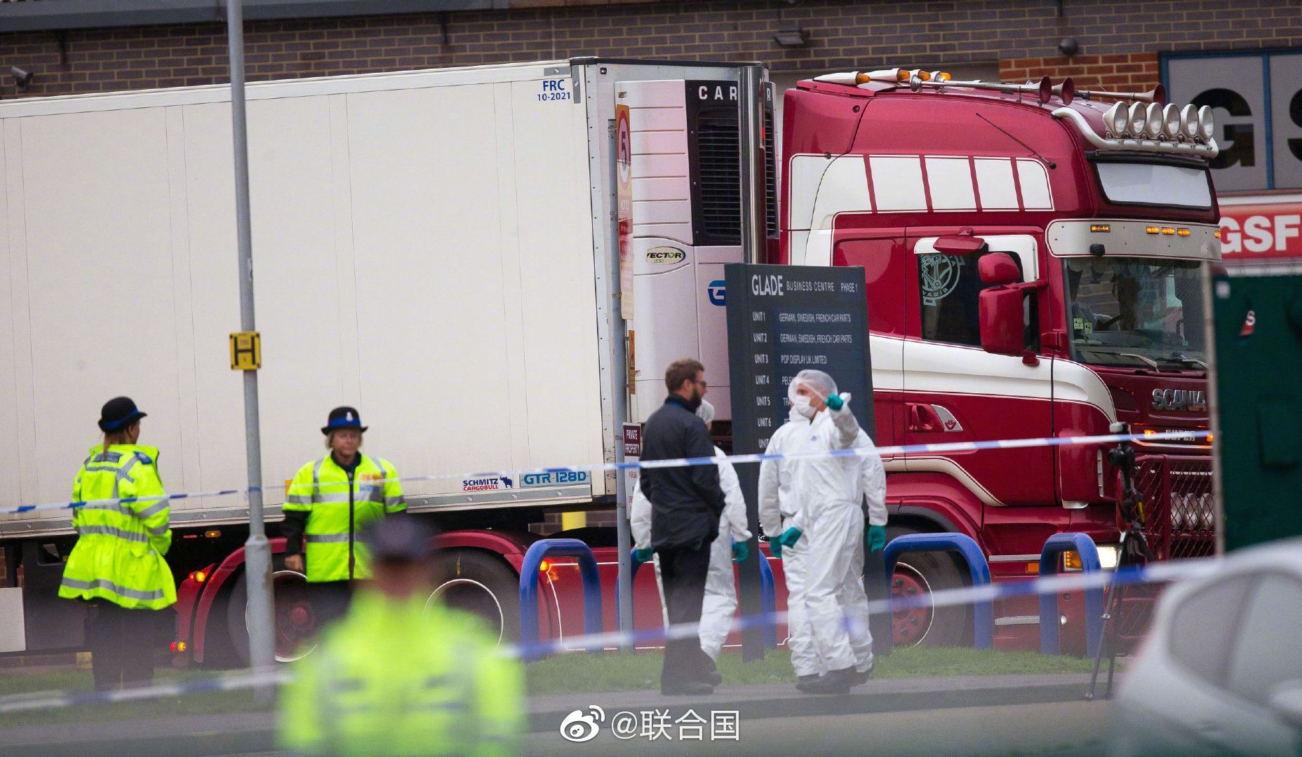 集装箱偷渡视频,亡命集装箱