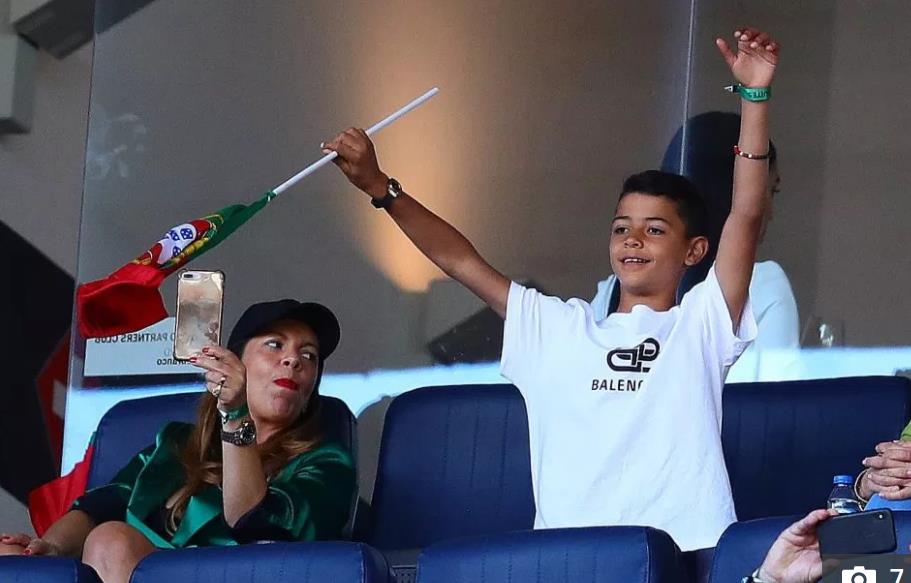 乔治娜c罗索吻,女友乔治娜与c罗视频