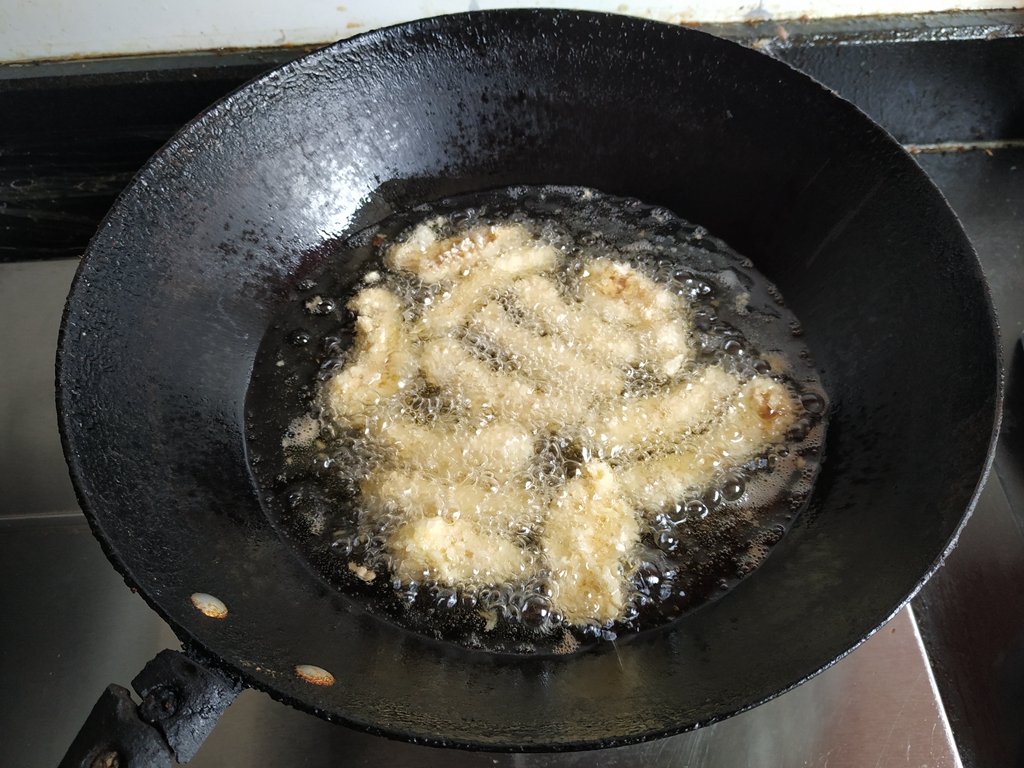 炸鸡条怎么做酥脆好吃,炸鸡胸条怎么做酥脆好吃