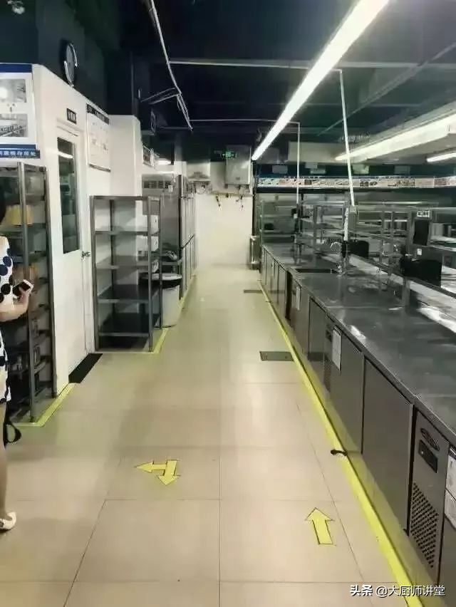 火爆全国的4D厨房到底是怎么样的？厨师长给你看看这些照片