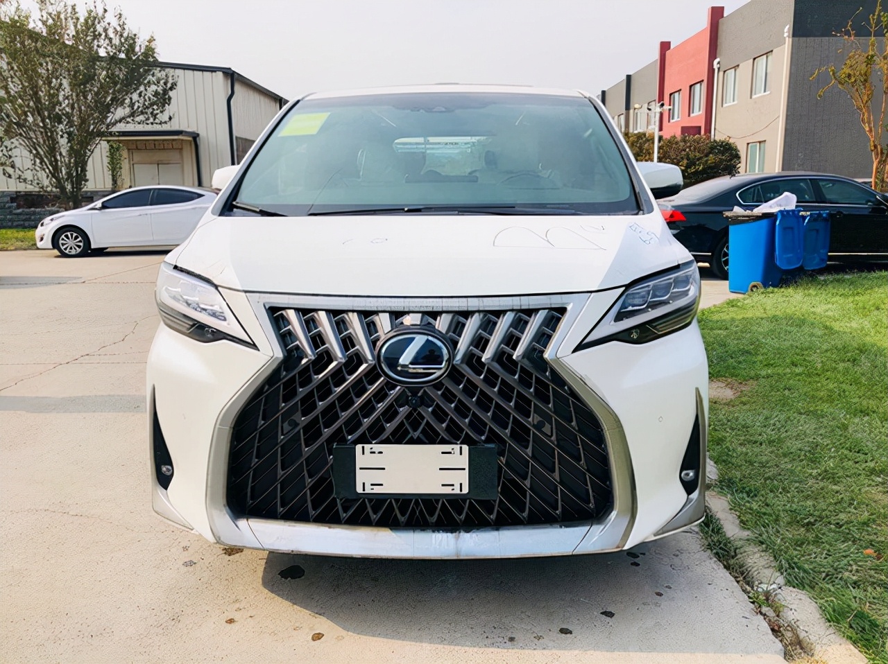 21款雷克萨斯LM300欧规台湾版白白