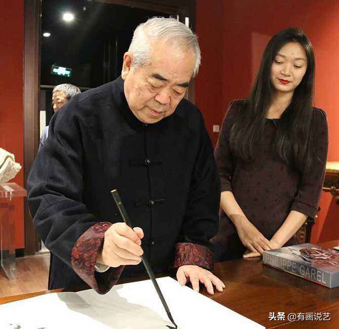 范曾书法水准如何？是装模作样地乱写，还是书法界里的清流？