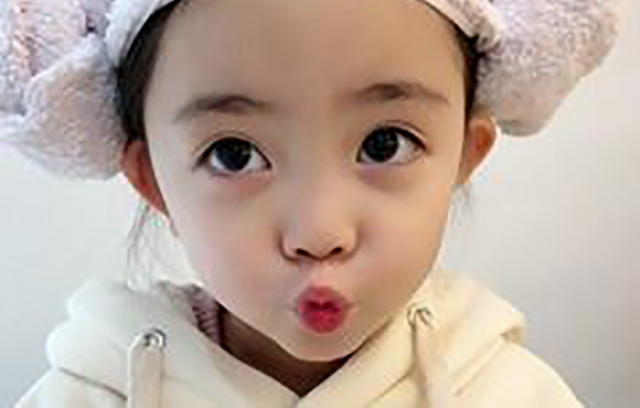 沙溢安吉懂事片段,沙溢和安吉看电视让安吉倒水