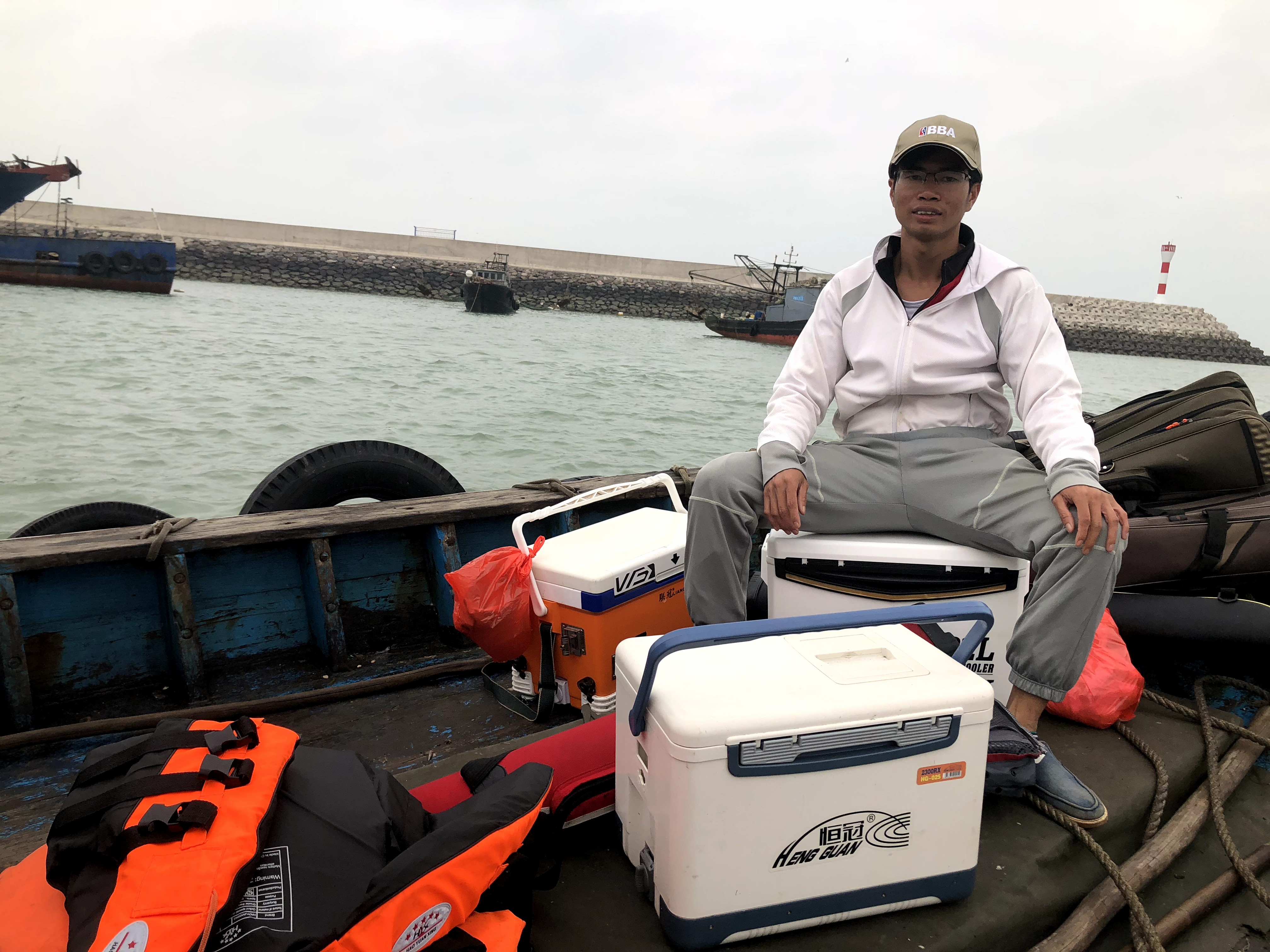 在湛江打工能挣多少钱,在广东钓鱼卖能赚到生活费吗