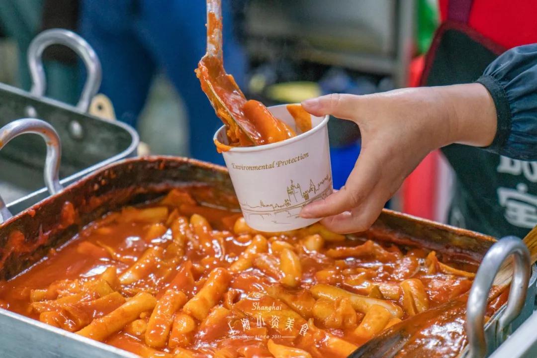 过年去超市囤货,过年没来得及买年货