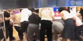 优衣库kaws联名营销事件,优衣库发售kaws联名款引发疯抢