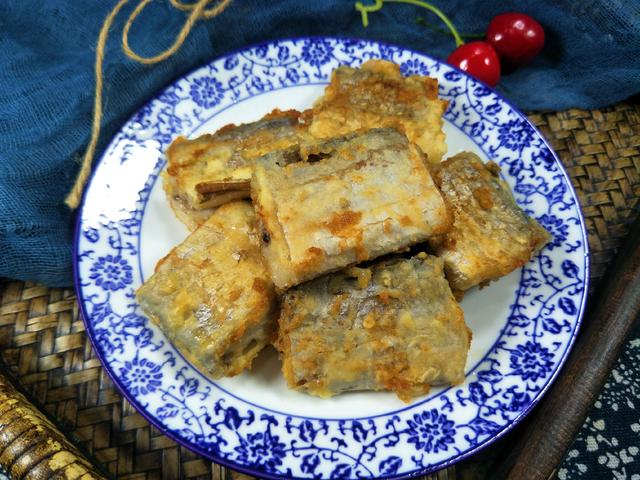 煎鱼不掉皮煎鱼不散的五个妙招,热油煎鱼还是冷油煎鱼不粘锅