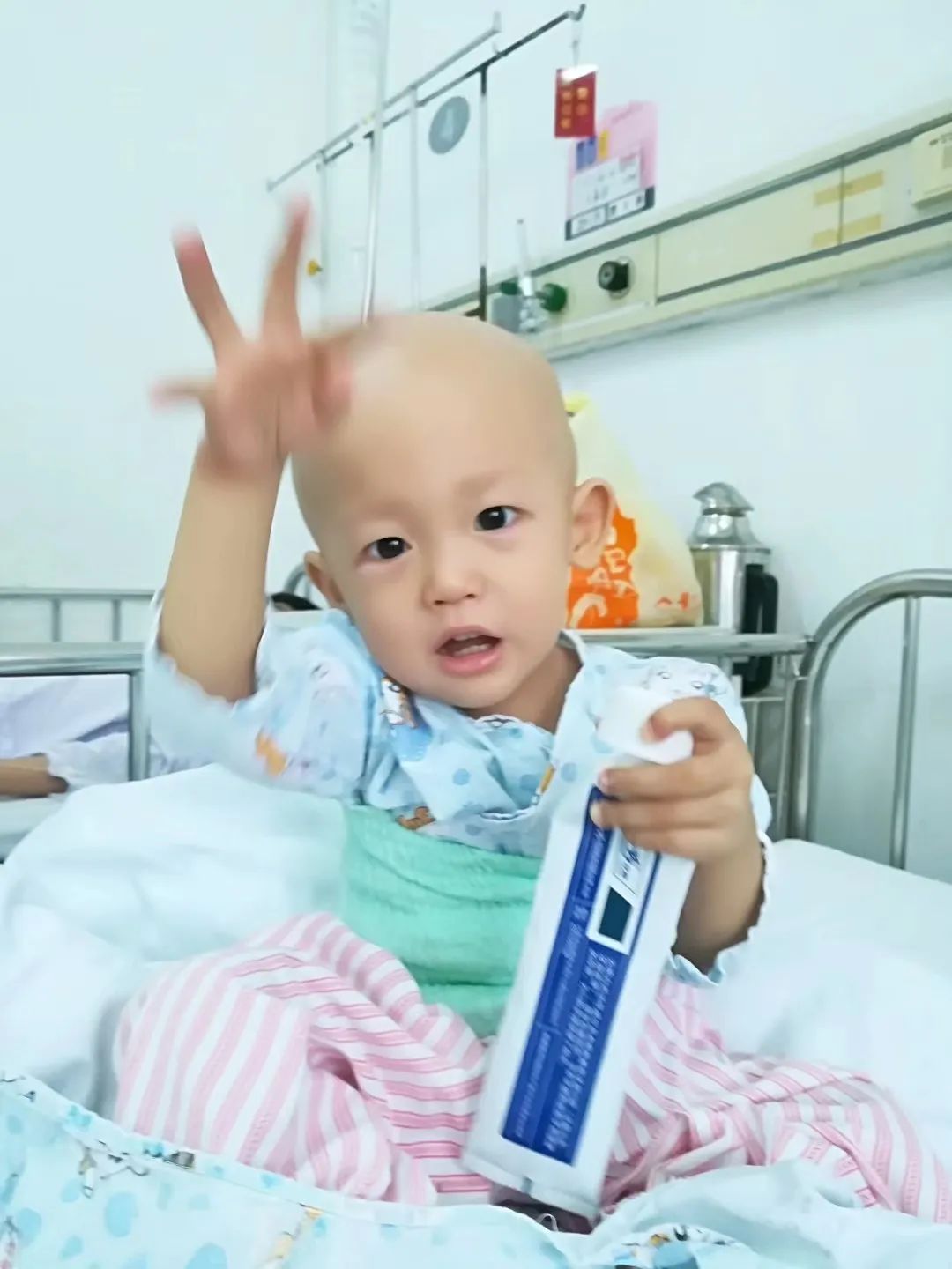 老公抗癌头发剃光,头发剃光的抗癌男孩