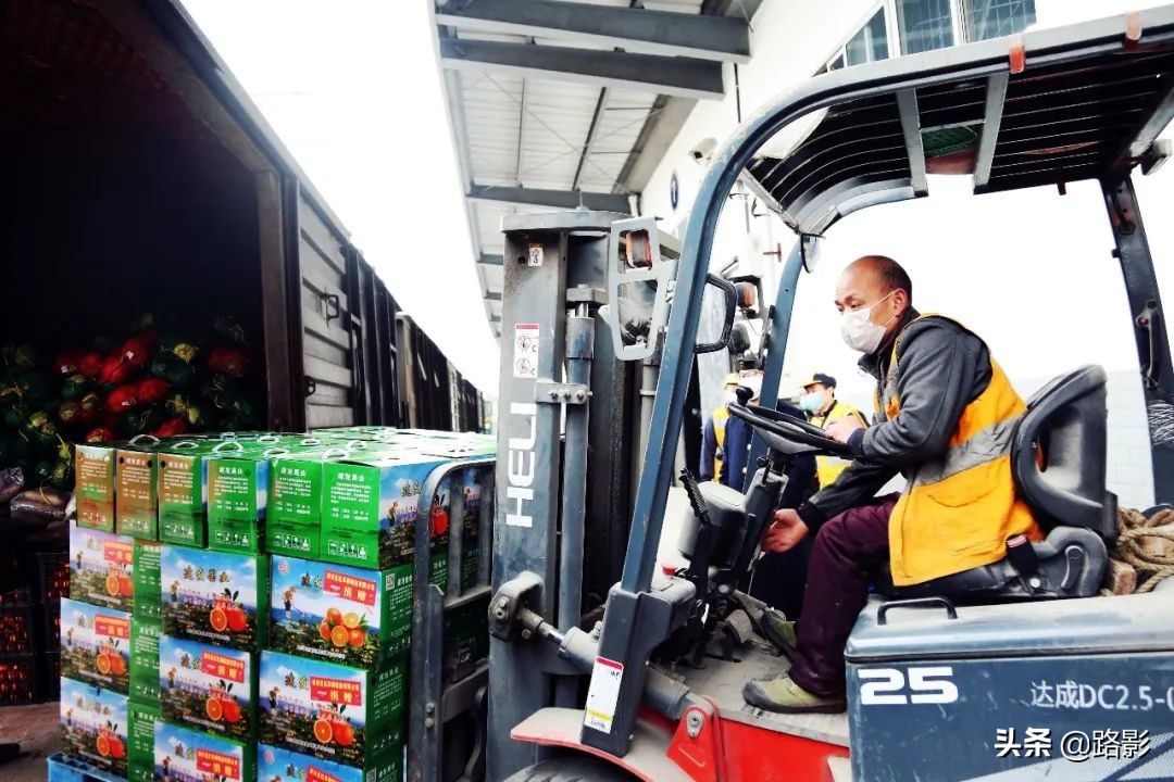 抗击疫情守护平安摄影征稿,战疫情保春运铁路警察在行动