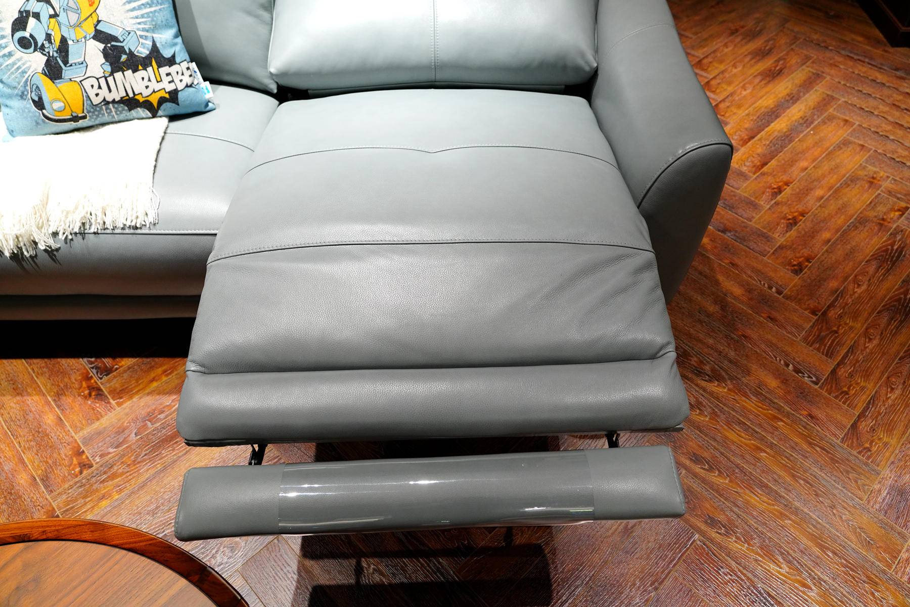 乐至宝沙发和芝华仕哪个档次高,乐至宝和芝华仕一万多沙发哪个好