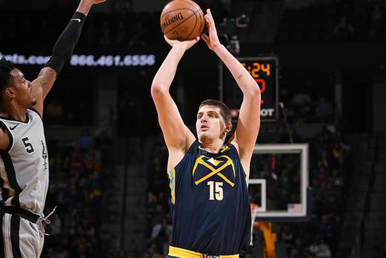 约老师横扫浓眉,美国媒体谈约老师