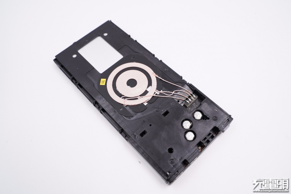 三星25w快充拆解视频,三星25w快充移动电源