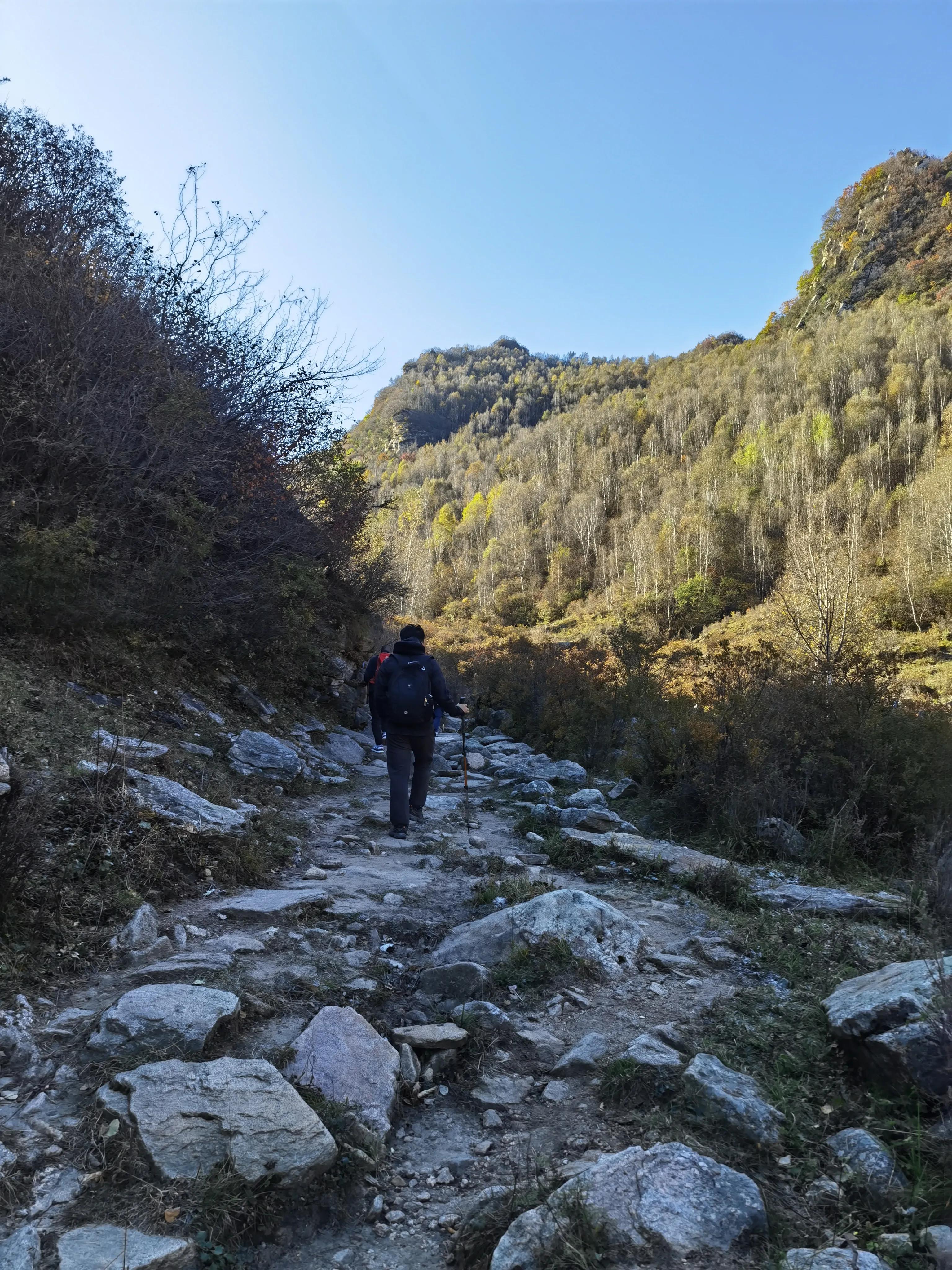 都知夏日驼梁美，秋季呢？阜平花塔村进山带您领略最美的秋日驼梁