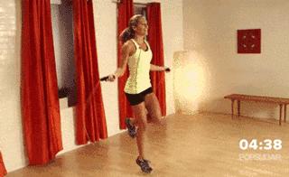 跳绳是减肥王牌，每天跳绳500个，赘肉悄悄不见，让你慢慢瘦下来