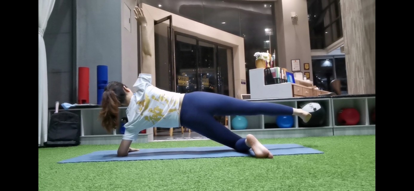 产后肚子很硬很大怎么回事,产后几年了还是大肚子怎么办