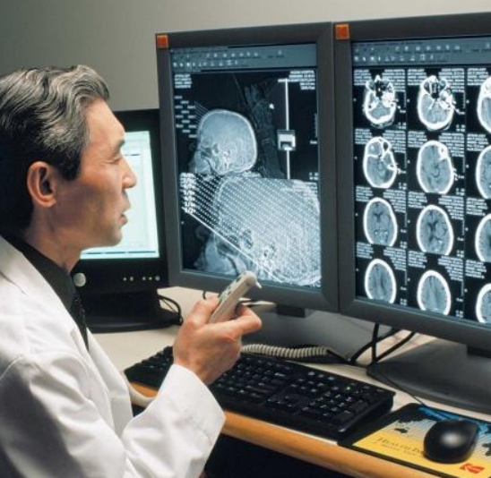 医学影像学是拍片还是看片,医学影像学要在ct室工作吗