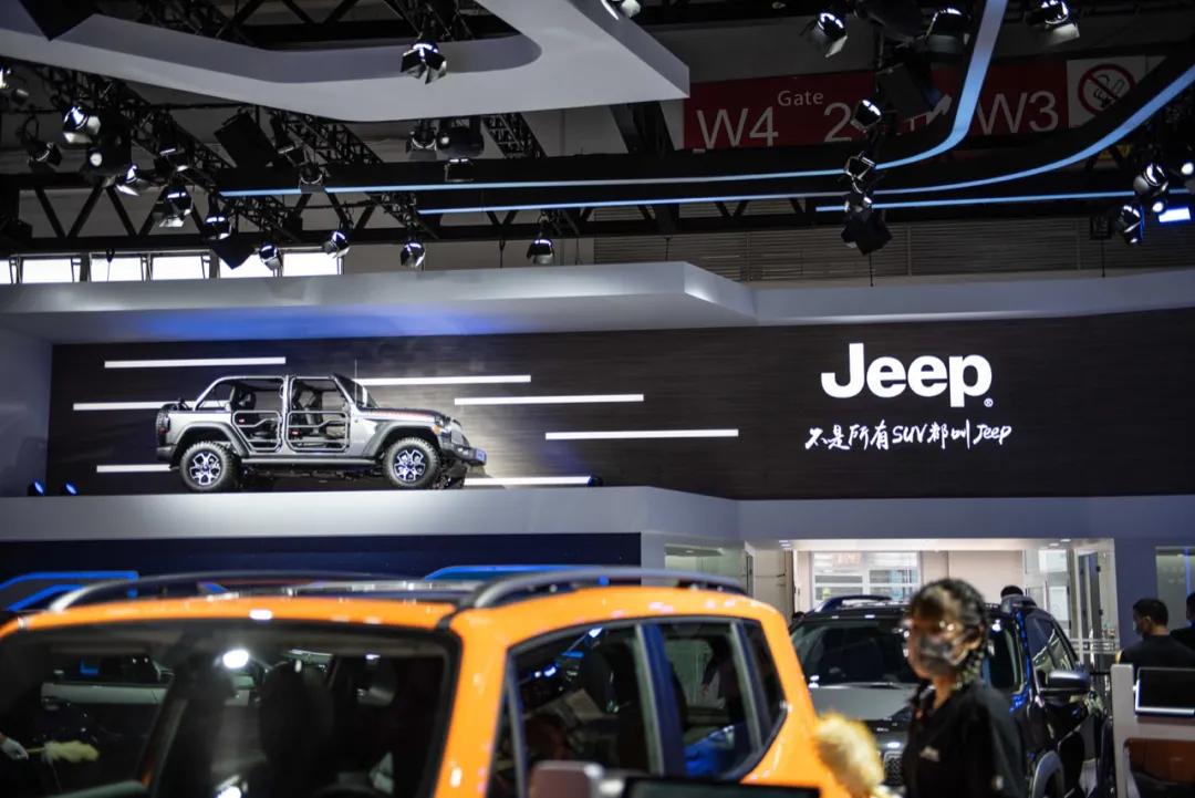 国产家轿不将就，现场堪比迪士尼，北京车展除了新车还看些啥？