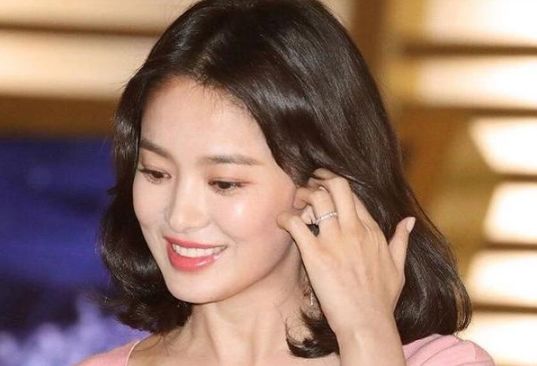 圆脸短发型40-50岁洋气发型,头发细又少圆脸适合什么短发发型