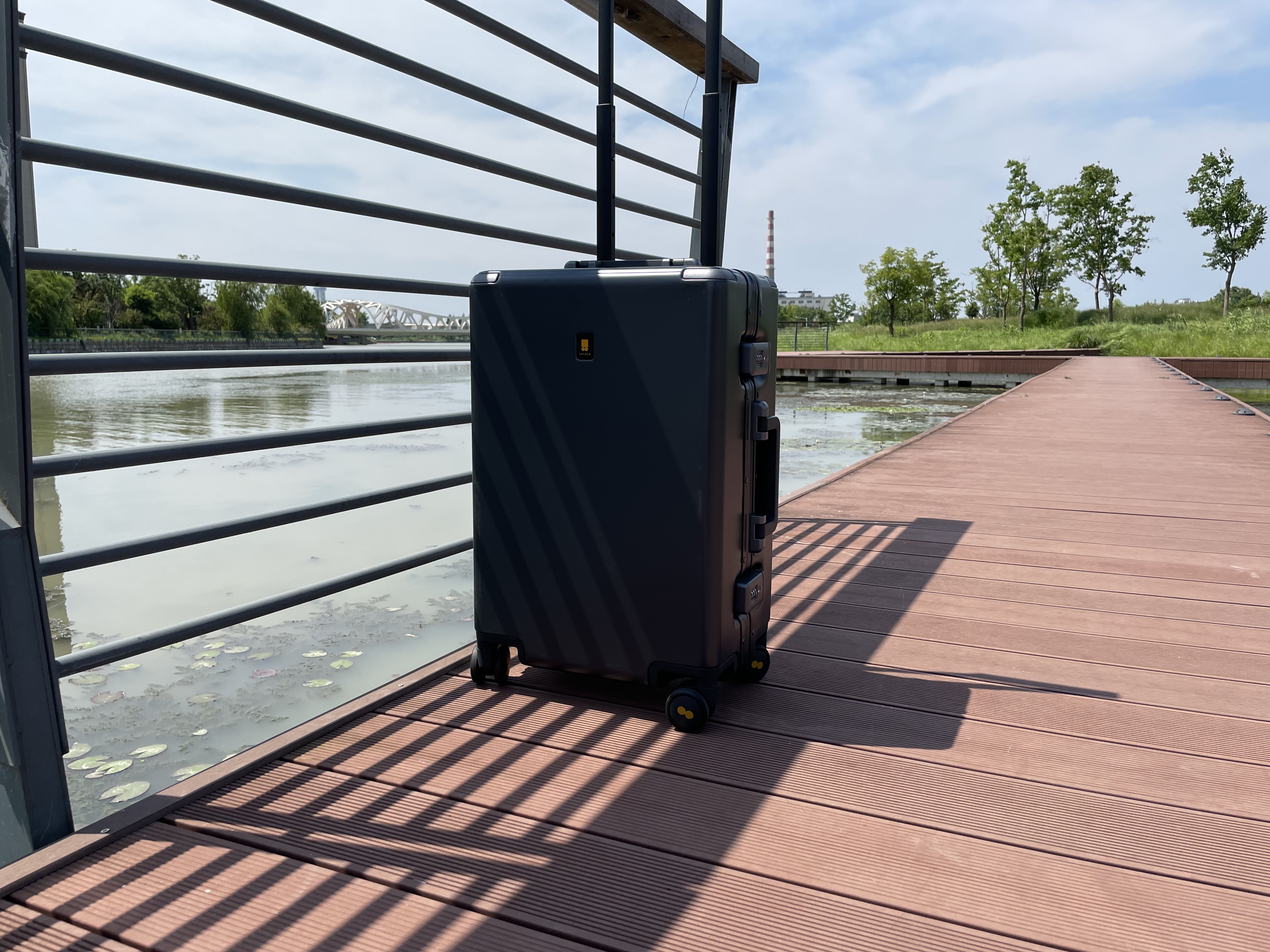 行李箱怎么选最合适,三看一查教你识别合格电子产品