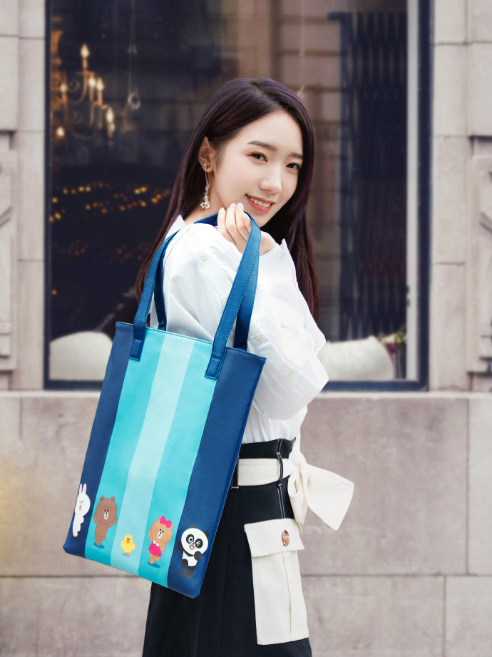 孟美岐同款LineFriends联名：布朗熊和可妮兔CP，“大朋友”也很爱