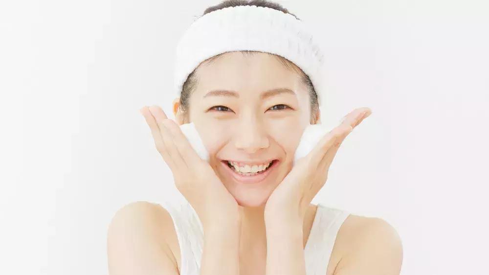 怎么消除黑头的小窍门,长黑头怎么办教你一招轻松消除