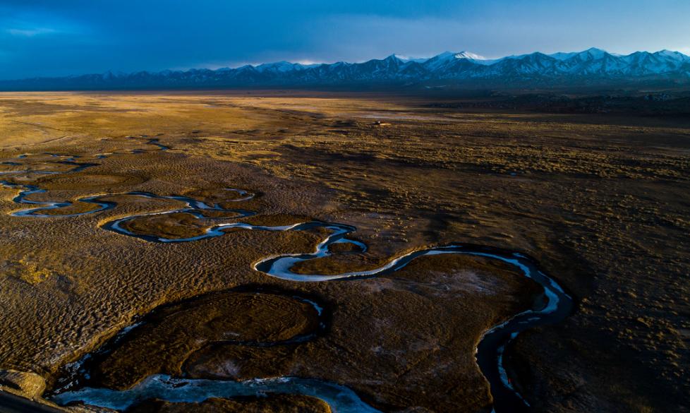 月牙泉到底有多神奇,太神奇了沙漠竟然有绿洲