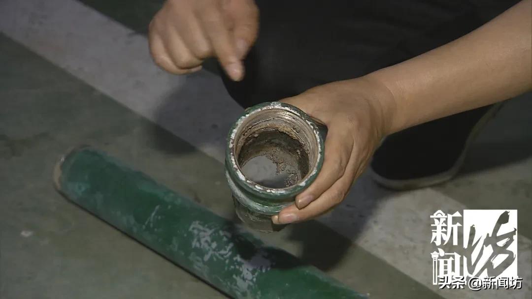 沪禹洲府小区自来水中有铁锈，居民自发破案！发现开发商居然用了这个