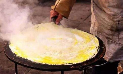 “无本经营”的煎饼摊真的轻松月入三万吗?