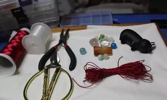 橄榄核雕手串如何打流苏视频,菩提手串有流苏和跑轮该怎么盘呀