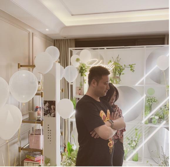 作家张晓晗一则发文把自己推上“风口浪尖”，被指炫富还抄袭