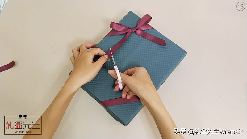 绑礼物蝴蝶结,绑礼物的蝴蝶结带子教程