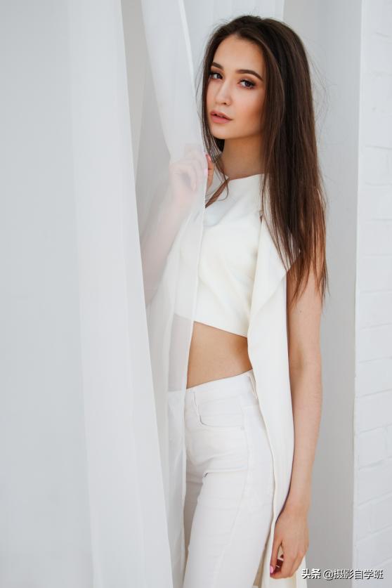 5招教你拍出高级感,人像纯色背景