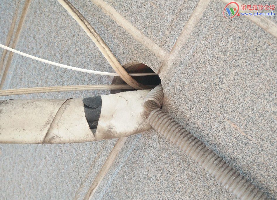 挂机背后漏水是通病么,挂机漏水处理方法图解