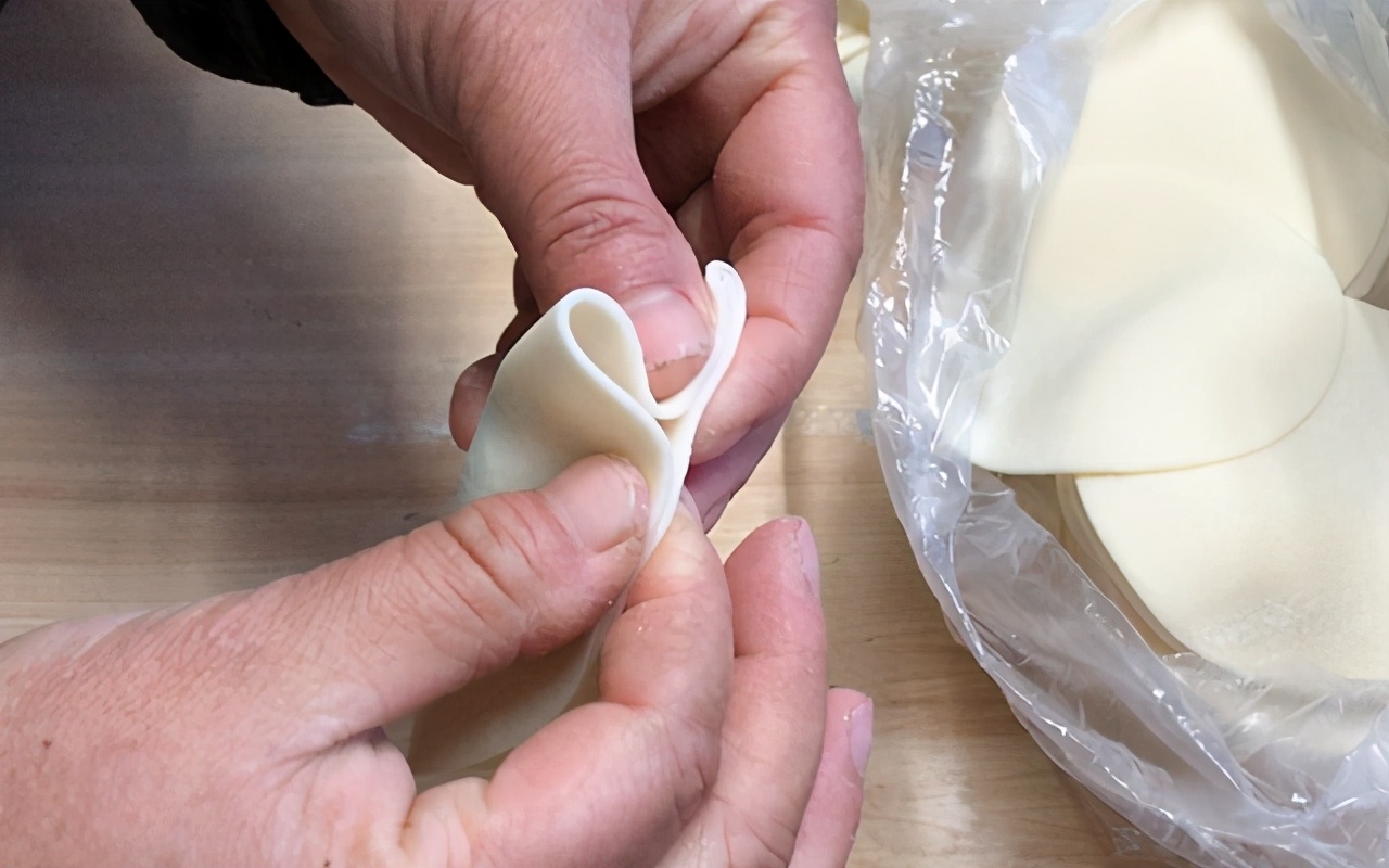 双色花样水饺包法,不会包饺子饺子怎么包才好看