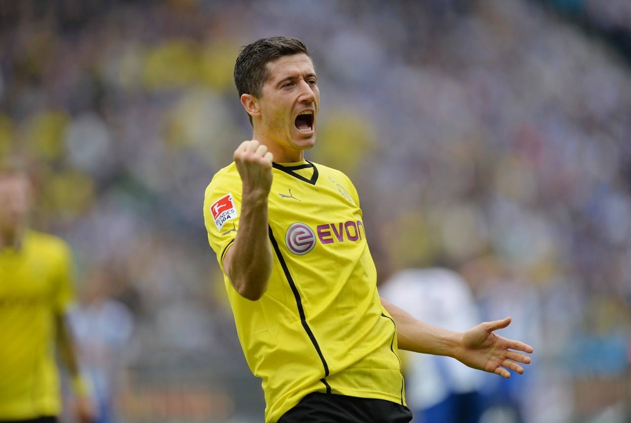 “欲追梅罗,先平莱万”,当今足坛第一中锋,锋线球员的模板