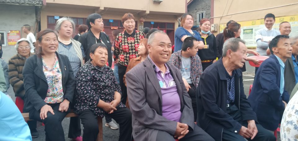 这板眼也太长了！南充嘉陵的西兴又创新了这个动作来做群众工作…