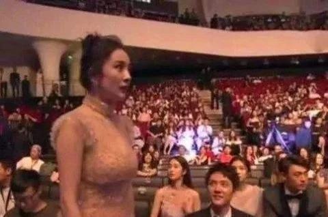 女神杨幂居然有大妈胸？网友：有点明白离婚的原因了