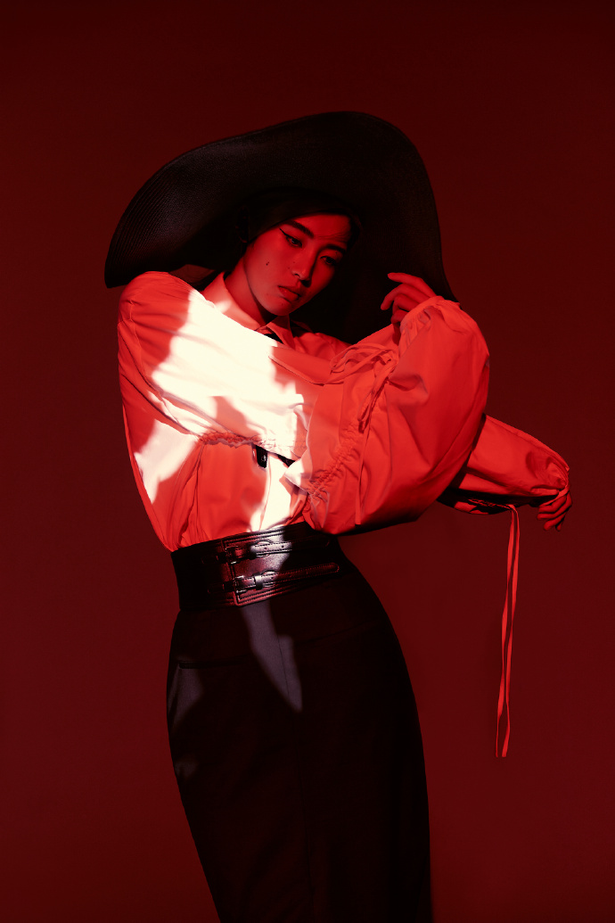 赵丽娜花式足球表演,女足赵丽娜身材