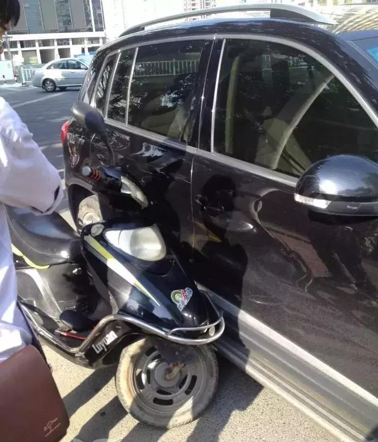 交通事故对方全责自己要报保险吗,交通事故骨折对方全责保险怎么赔