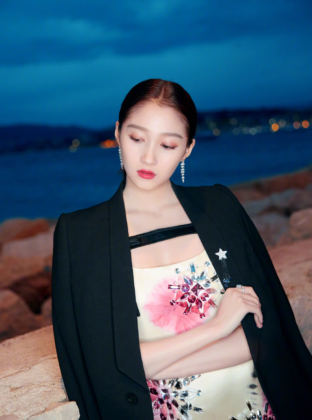 关晓彤为遮腿穿了鹿晗衣服,关晓彤的魅力如何俘获鹿晗