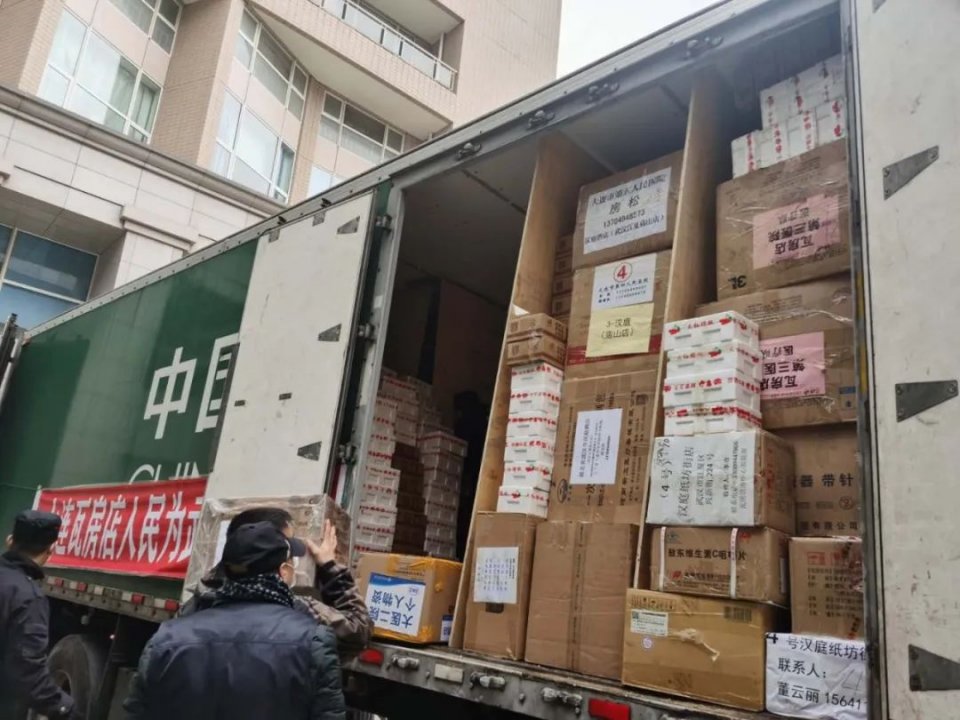 第八车，第100吨，第7500箱，顺利送达雷神山大连医疗队