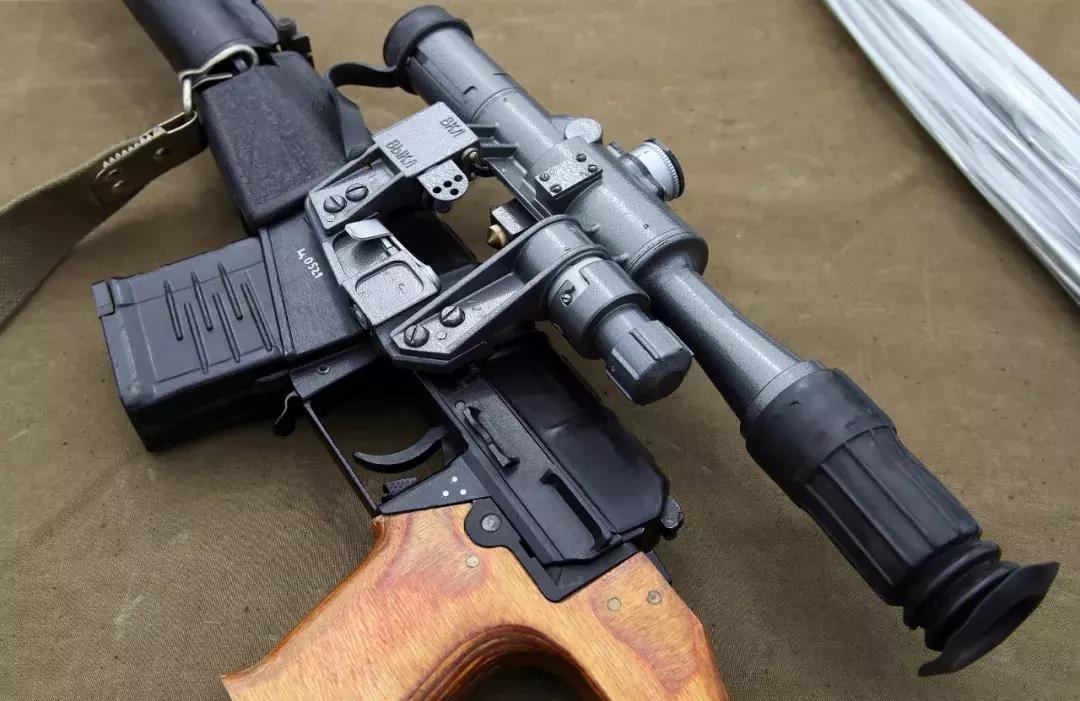 吃鸡中最差*击狙**枪VSS现实中如何，400米击穿防弹衣，特种部队最爱