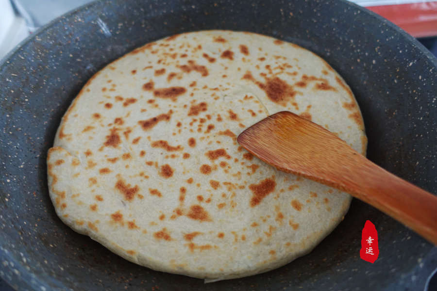 家庭版鱼头泡饼视频,鱼头泡饼的家常做法鱼头嫩滑好吃