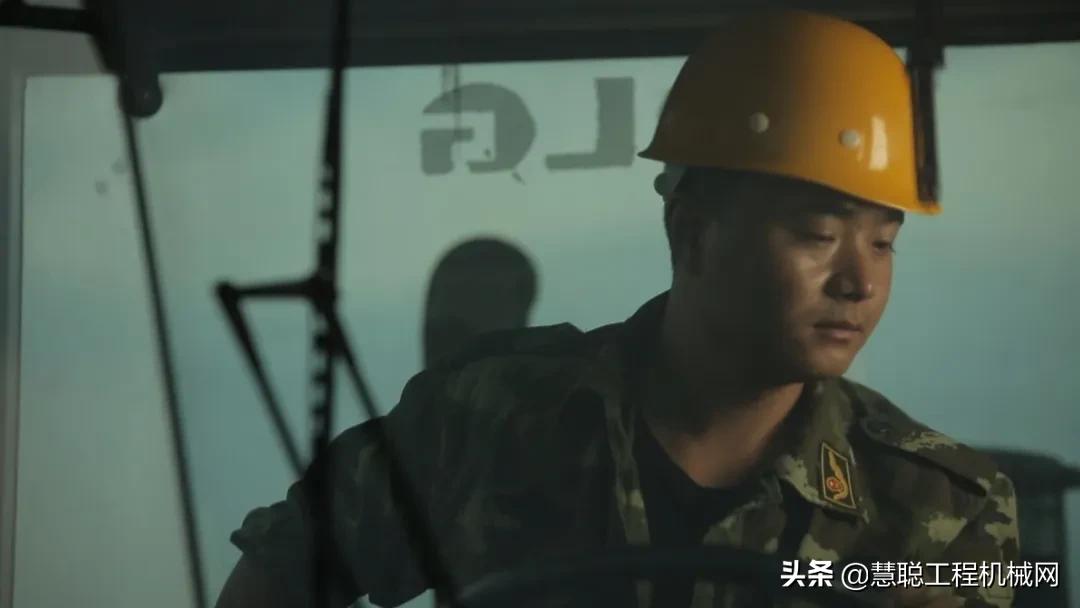 中国好司机李良：热心公益的装载机“一哥”