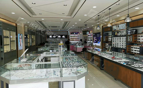 眼镜店生意不好怎么引流,眼镜店开店经营技巧